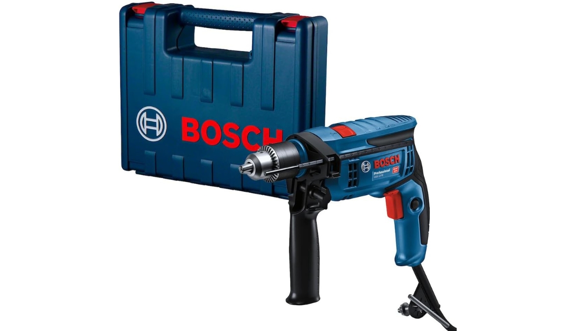 Fazendo furos com Bosch Furadeira de Impacto GSB 13 RE-M