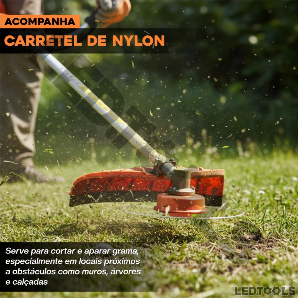 Aparador de grama a gasolina em uso profissional em terreno denso